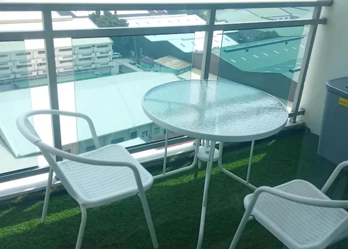 Resort Azure Urban Residences *